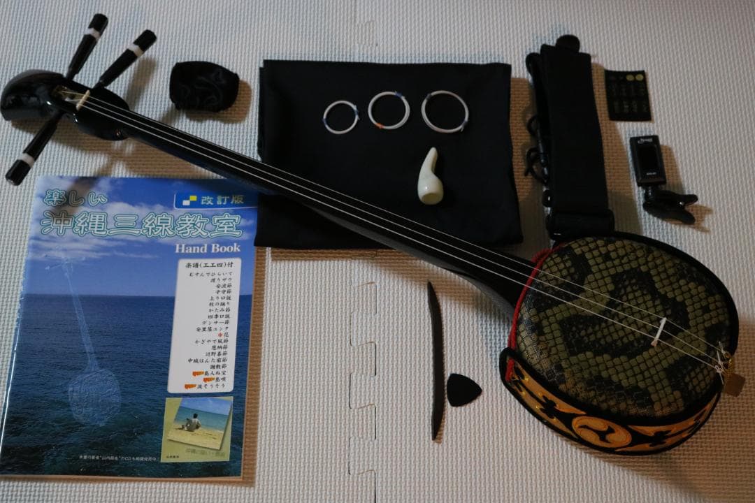 沖縄三線セット（人工皮張り）教本と初心者に必要なお得な付属品付 新品未使用