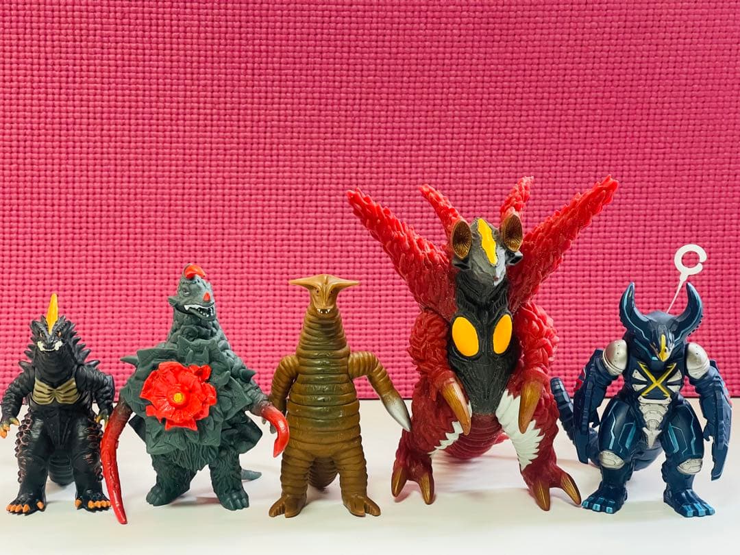 ❁在庫一掃SALE❁ 怪獣シリーズ61体＋おまけ1体付き　ソフビ　まとめ売り