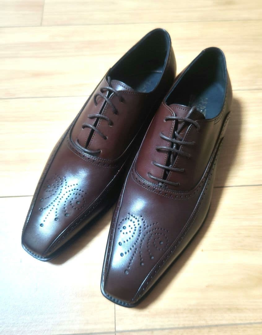 12/26まで値下げ　【未使用】 フェラガモ　8EE(26〜26.5cm相当)