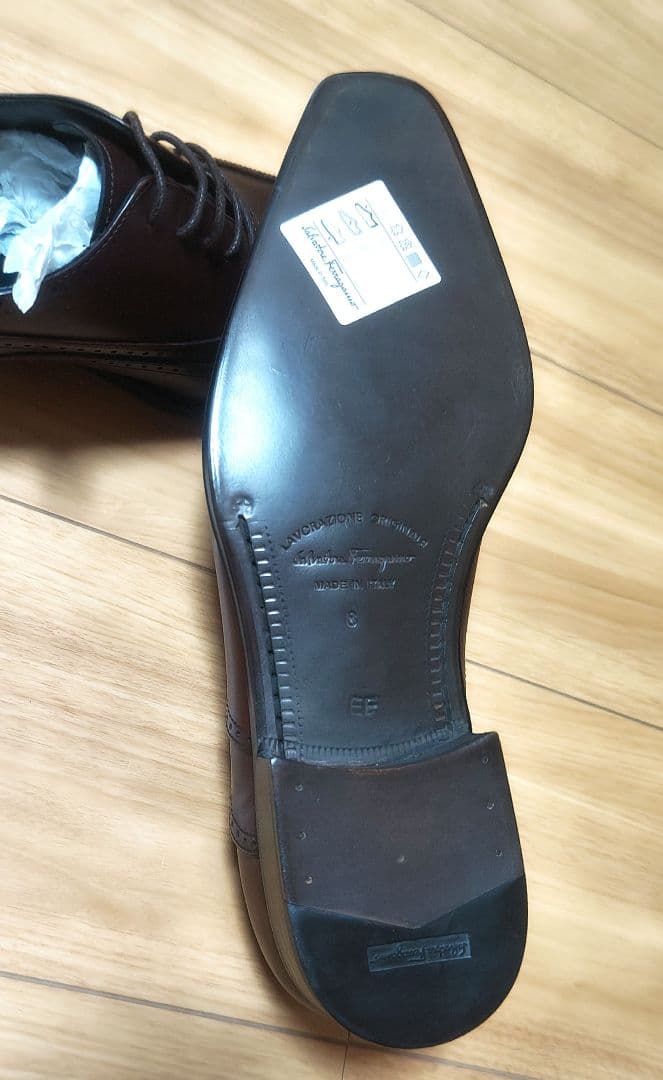 12/26まで値下げ　【未使用】 フェラガモ　8EE(26〜26.5cm相当)