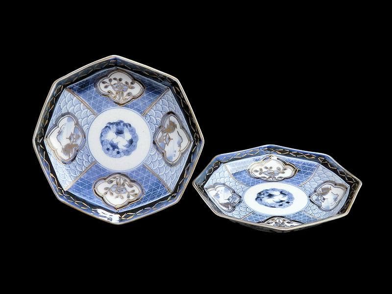 古伊万里　青海波に墨弾籠目紋　楼閣山水に花の図　八角皿２枚F205AS-fbud