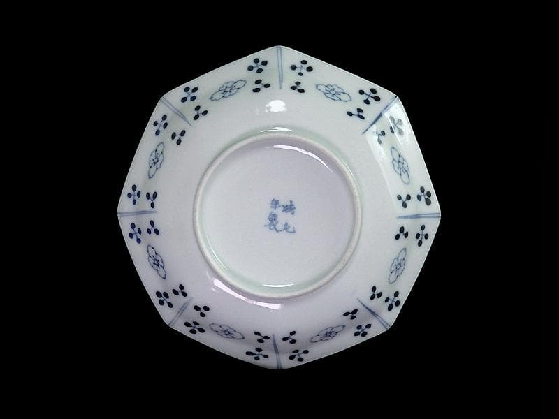古伊万里　青海波に墨弾籠目紋　楼閣山水に花の図　八角皿２枚F205AS-fbud