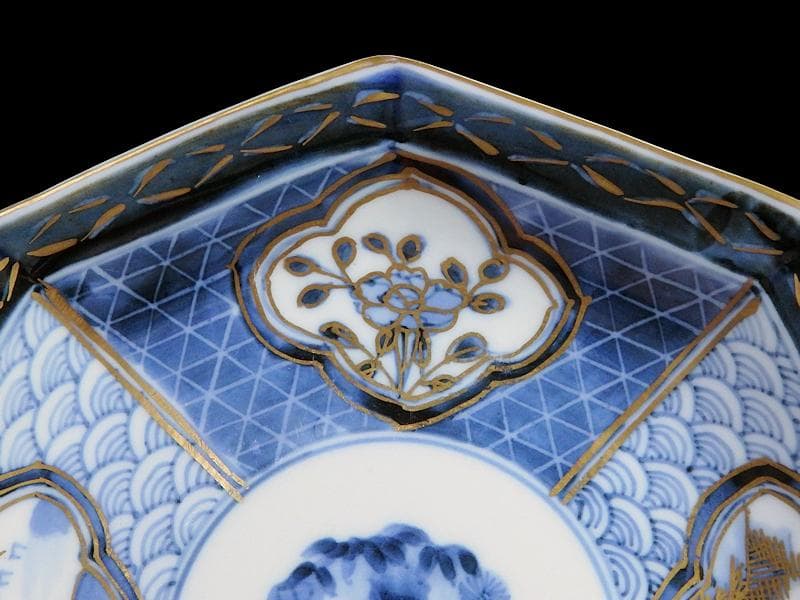 古伊万里　青海波に墨弾籠目紋　楼閣山水に花の図　八角皿２枚F205AS-fbud