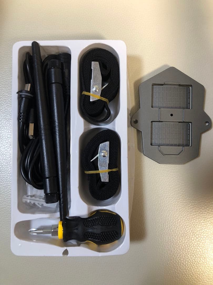 防犯カメラ　屋外　ソーラーパネル