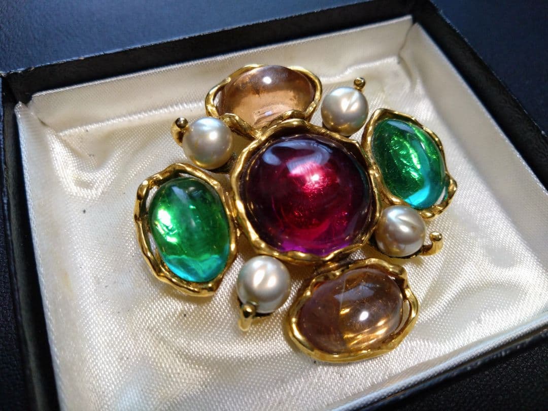 イブ・サンローランヴィンテージブローチ