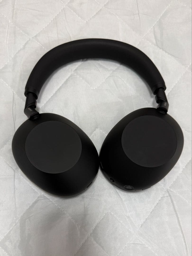 SONY WH-1000XM6 - 付属品: 収納ケース、充電ケーブル