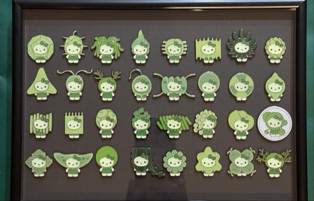 緑色キャラクターピンバッジセット 32個