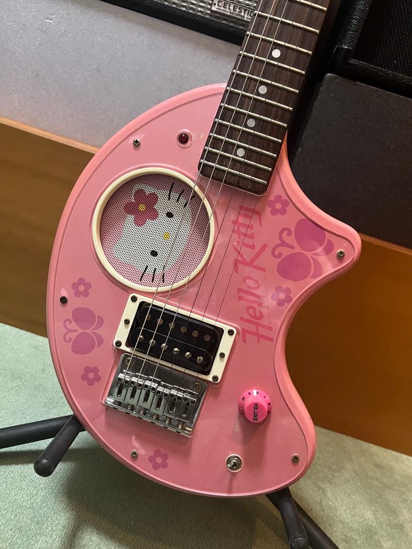 Fernandes ZO-3HK サンリオコラボモデル キティ