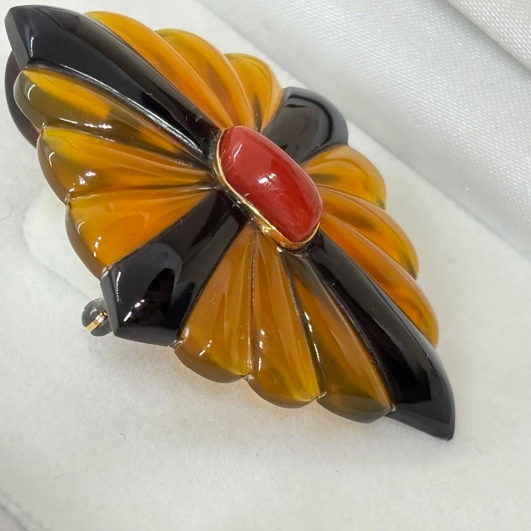 111405 本鼈甲　白甲　黒甲　k18 血赤珊瑚　花芯　ネックレス兼ブローチ