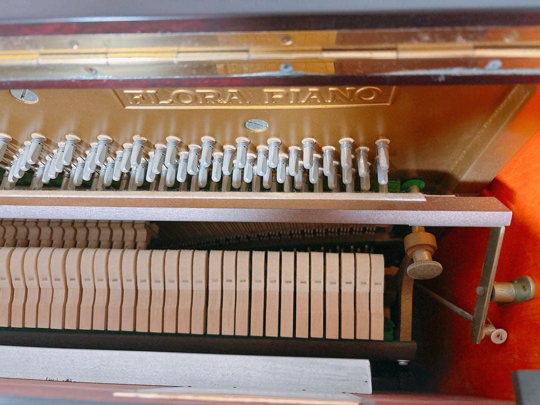 アールウィンザー EARL WINDSOR アップライトピアノ W112