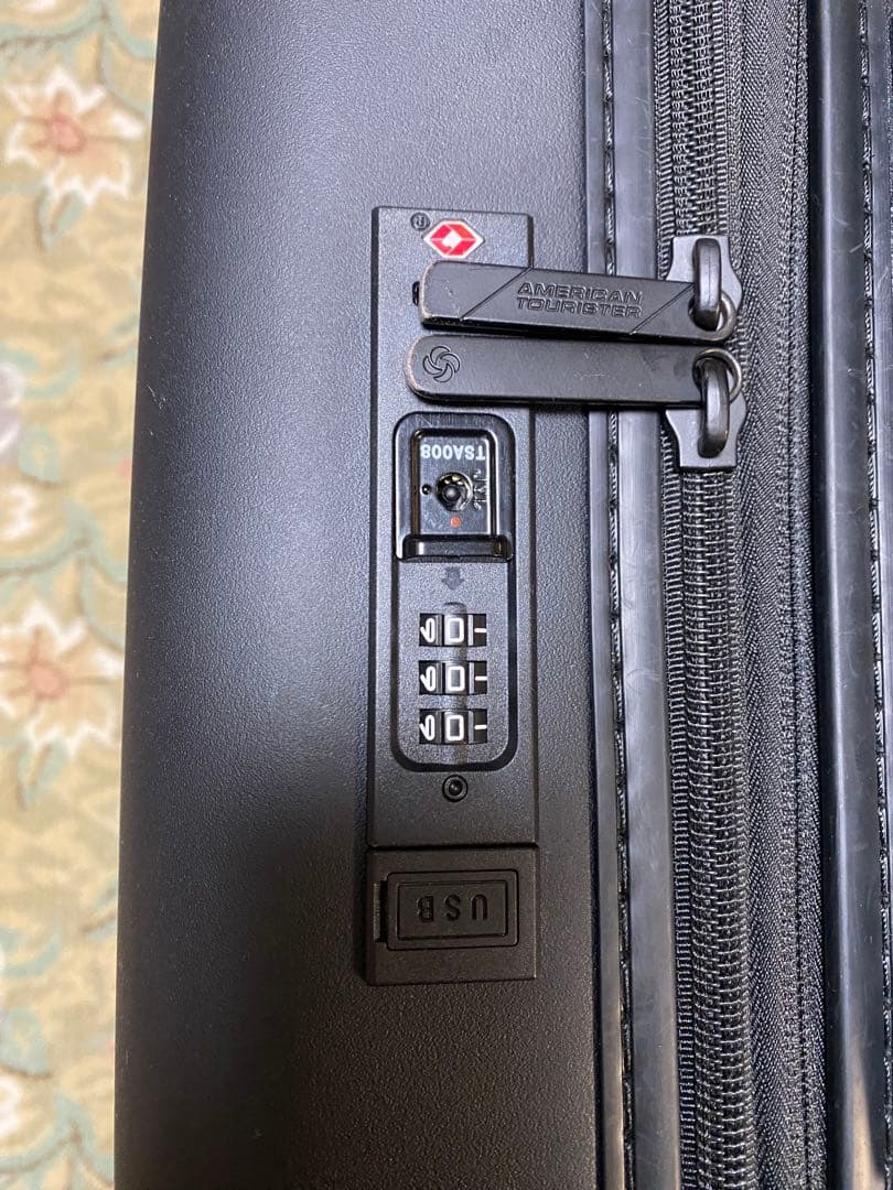 AMERICAN TOURISTER ノヴァストリームキャリーケース　ブラック