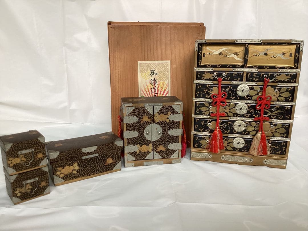 金彩蒔絵ミニチュアお雛道具　アンティーク収納箱セット 大・中・小