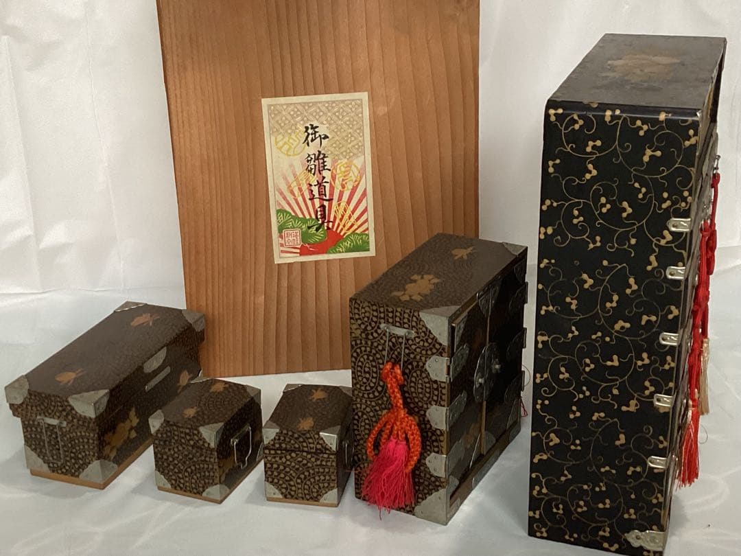 金彩蒔絵ミニチュアお雛道具　アンティーク収納箱セット 大・中・小