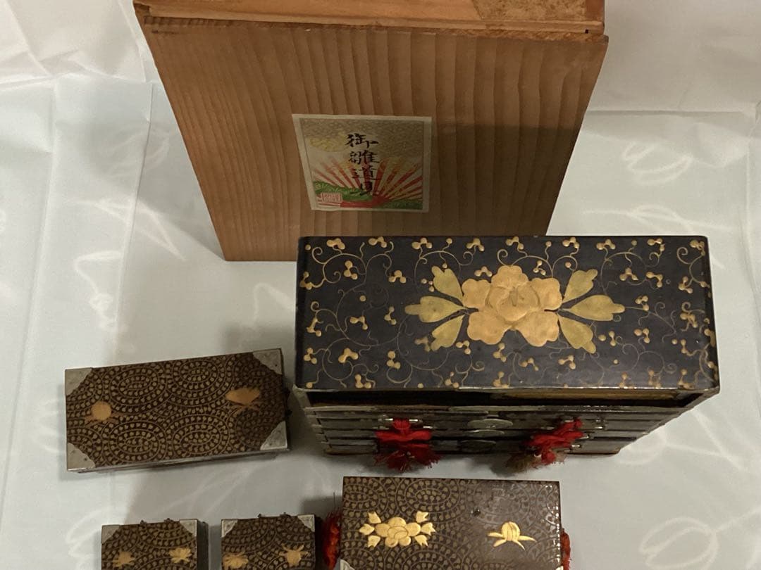 金彩蒔絵ミニチュアお雛道具　アンティーク収納箱セット 大・中・小