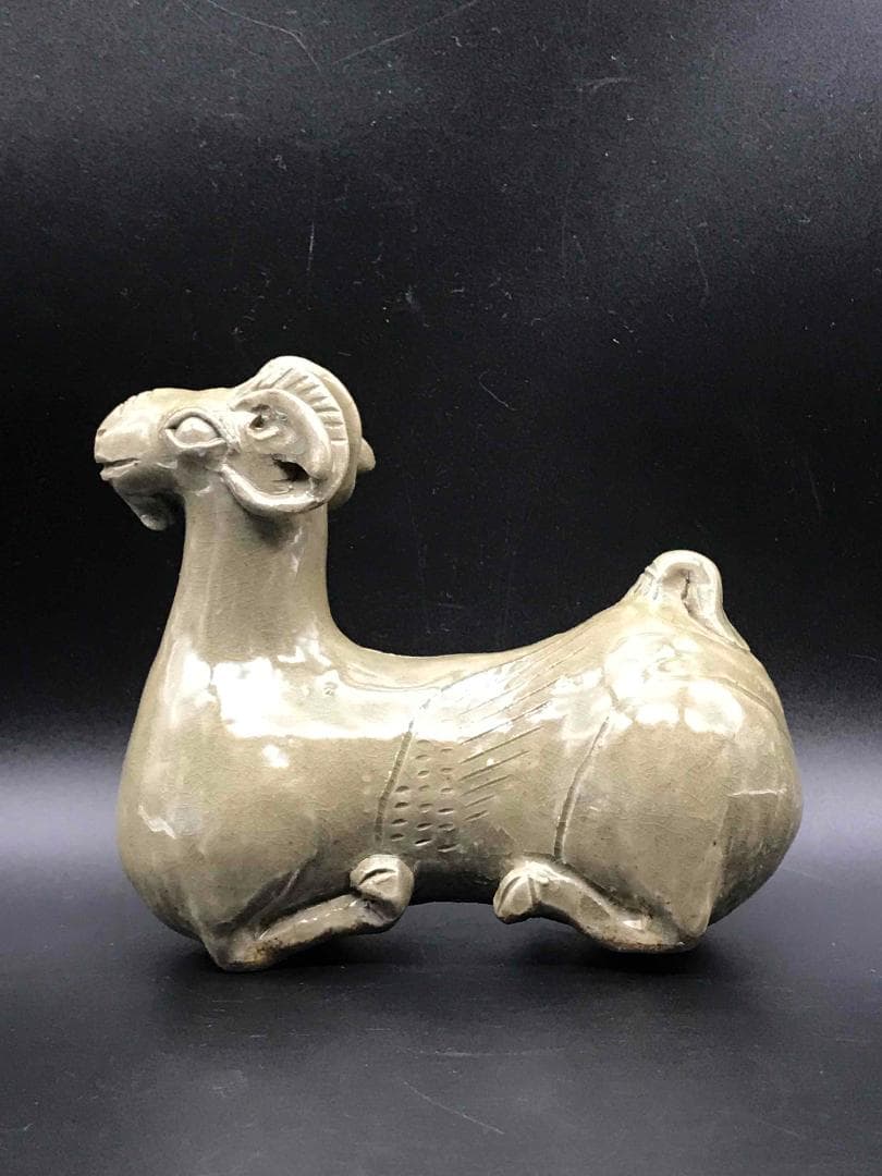 中国骨董　隨―唐時代　青磁越州窯　羊　置物　旧家蔵出し(C-8)