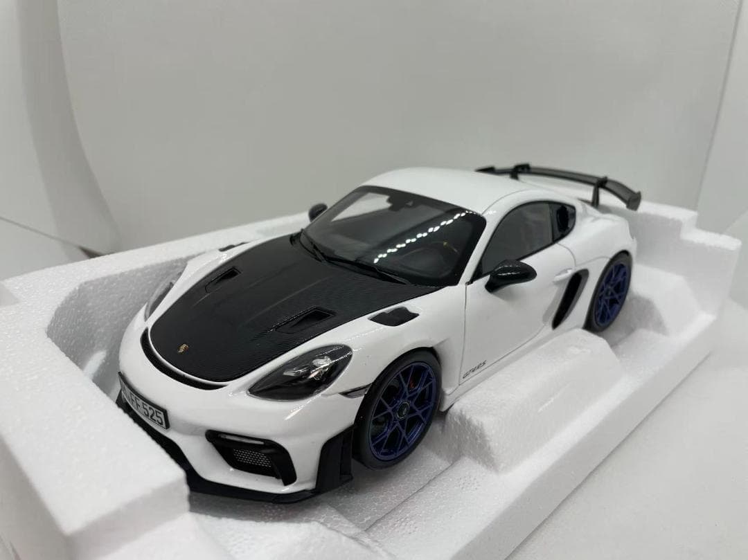 304-052 ノレブ 1/18 ポルシェ Cayman GT4 RS 2023