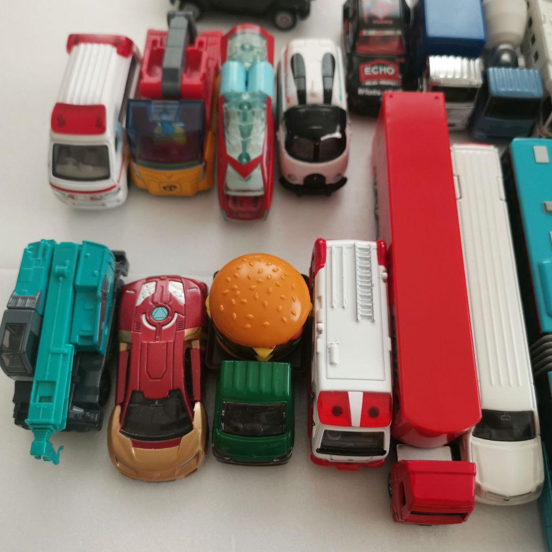 トミカミニカー95台・駐車場