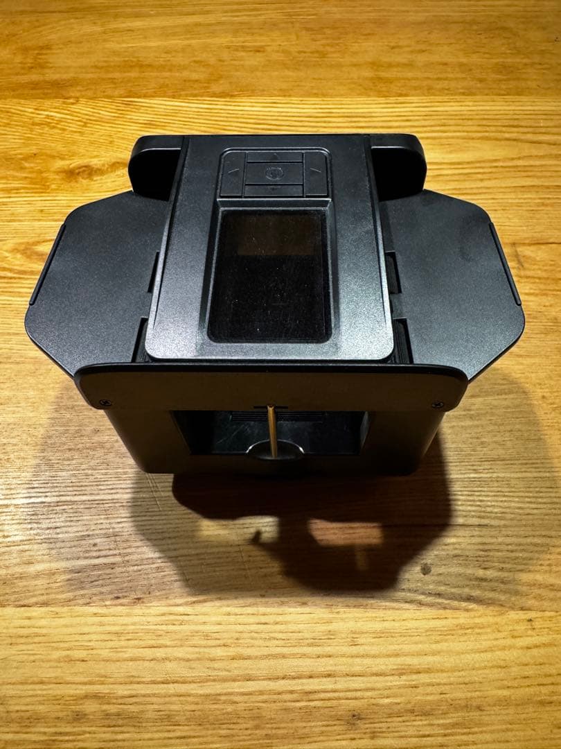 自動カード　シャッフルディーラーマシン　360°回転バッテリー内蔵2000mAh