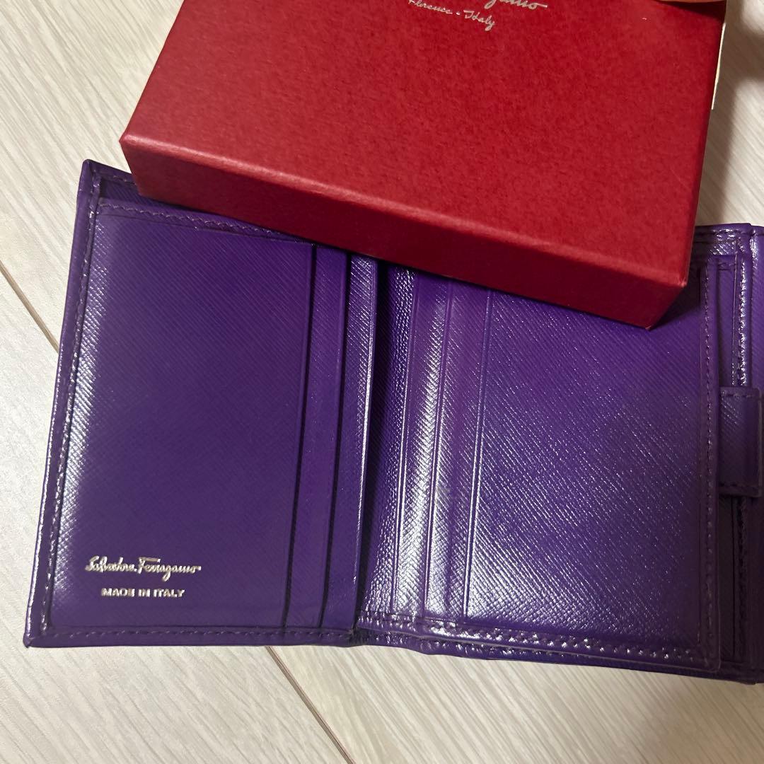 美品！Salvatore Ferragamo 二つ折り財布 パープル