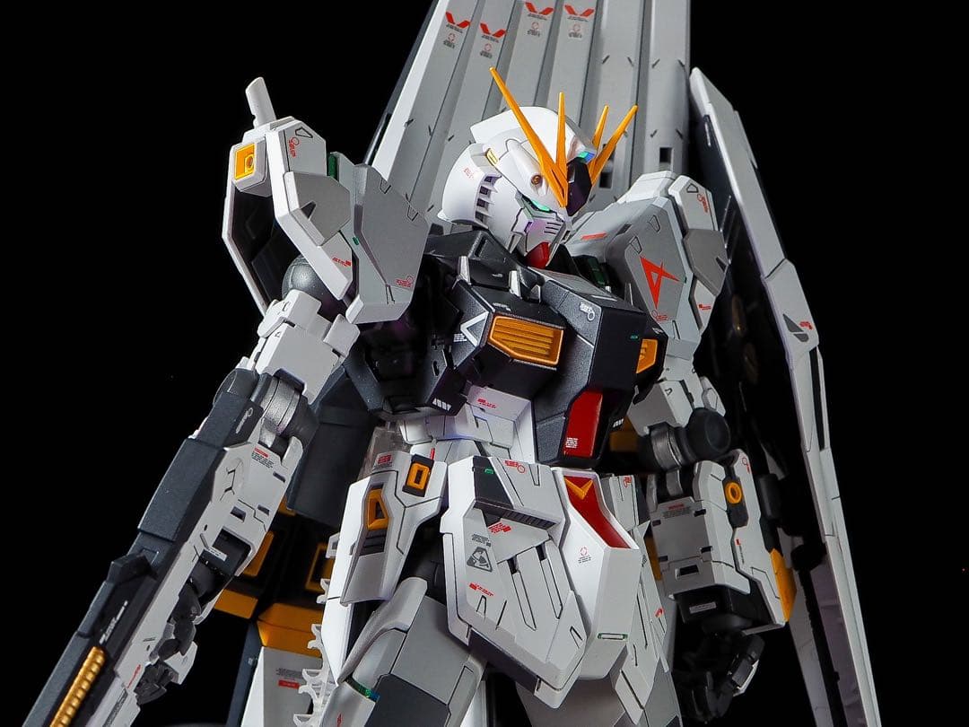 mg νガンダム　ver.ka 全塗装　完成品 筋彫り　マスキング　発光など