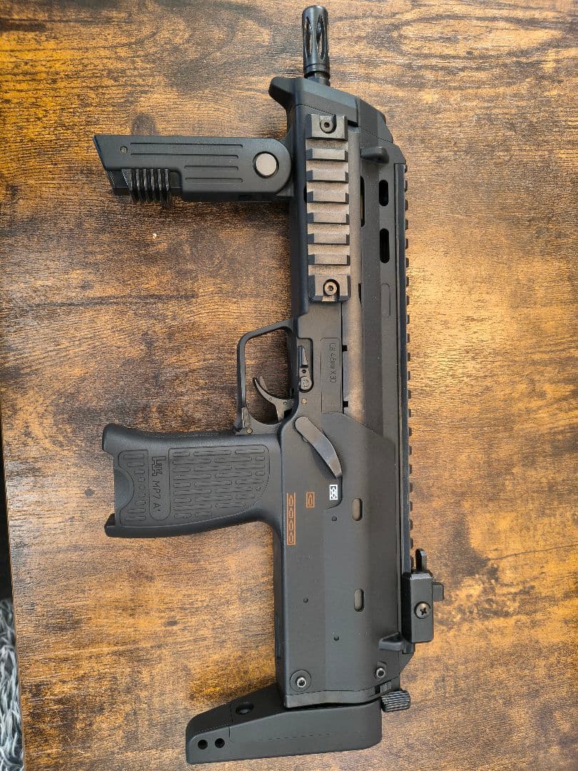 東京マルイ　MP7A1 ガスガン　マガジン2本