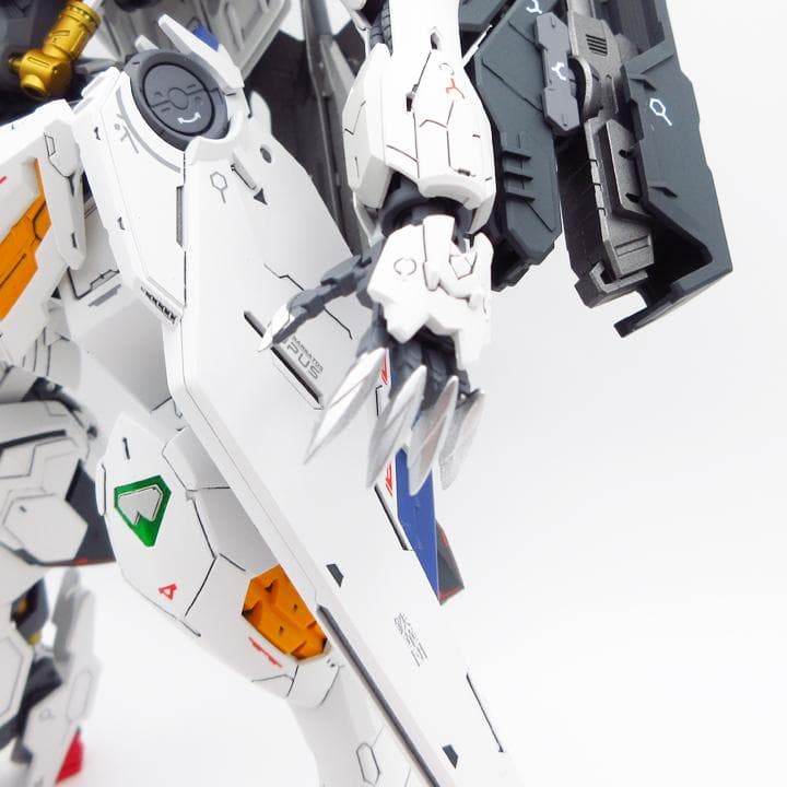 ガンダム　バルバトス・ルプス　塗装完成品　MG 1/100　バルバトスルプス