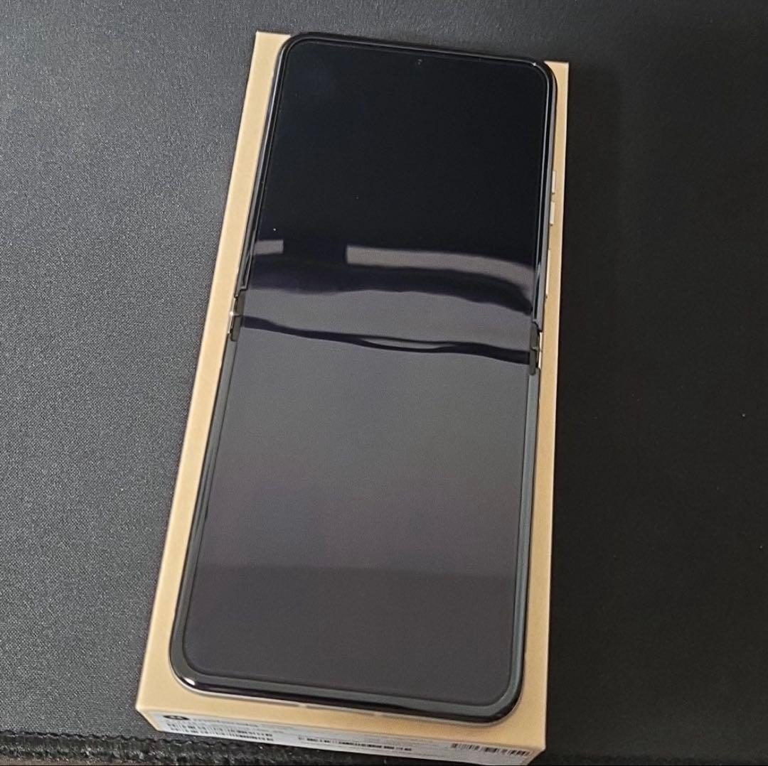 Motorola razr 40 ほぼ未使用 バニラクリーム 256GB