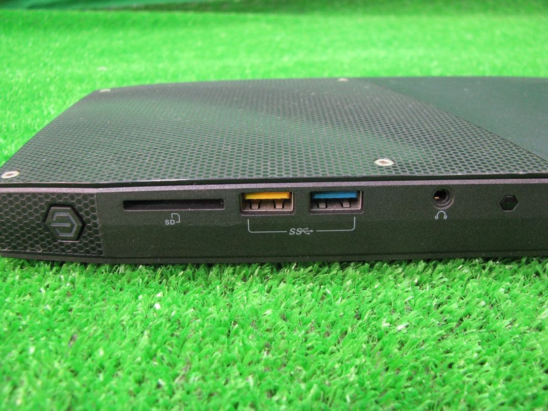ジャンク品Intel NUC NUC6i7KYK ミニPC i7/8GBメモリ