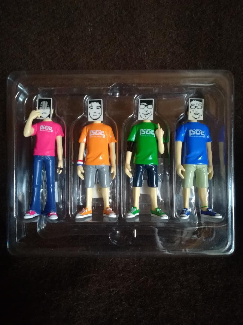 BEAT CRUSADERS フィギュア（色Ｔシャツver.） b