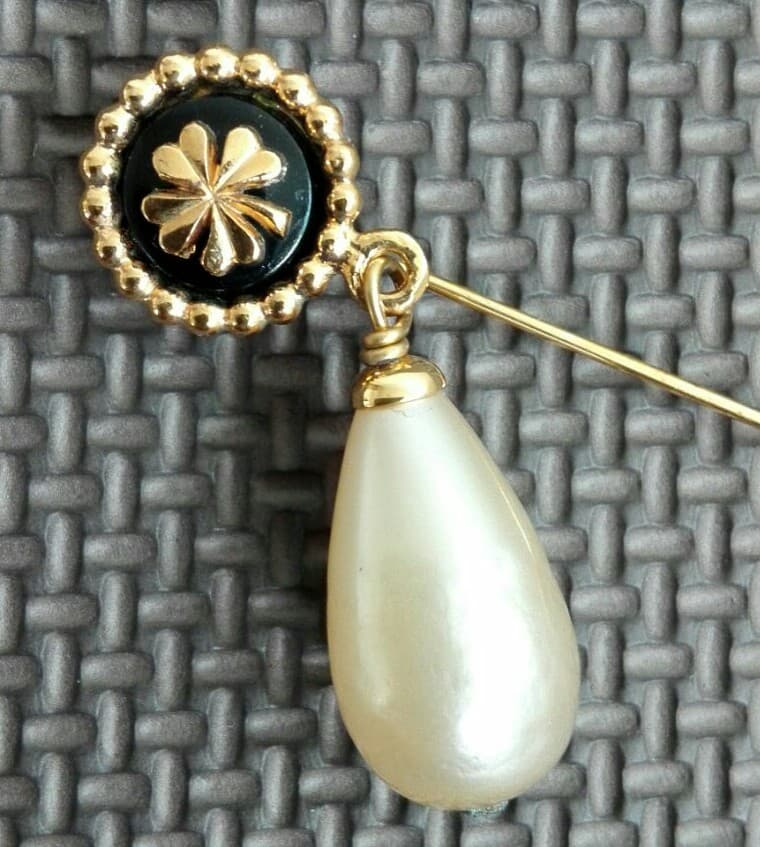 CHANEL　ピンブローチ　パール付き