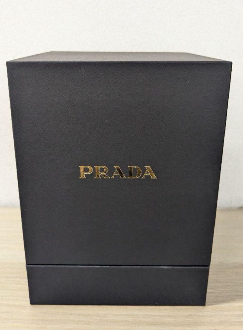 PRADA オルゴール 黒