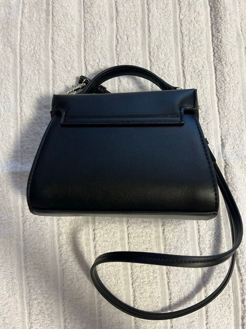 【リュタン】【新品未使用】ビジュースタッズポシェット