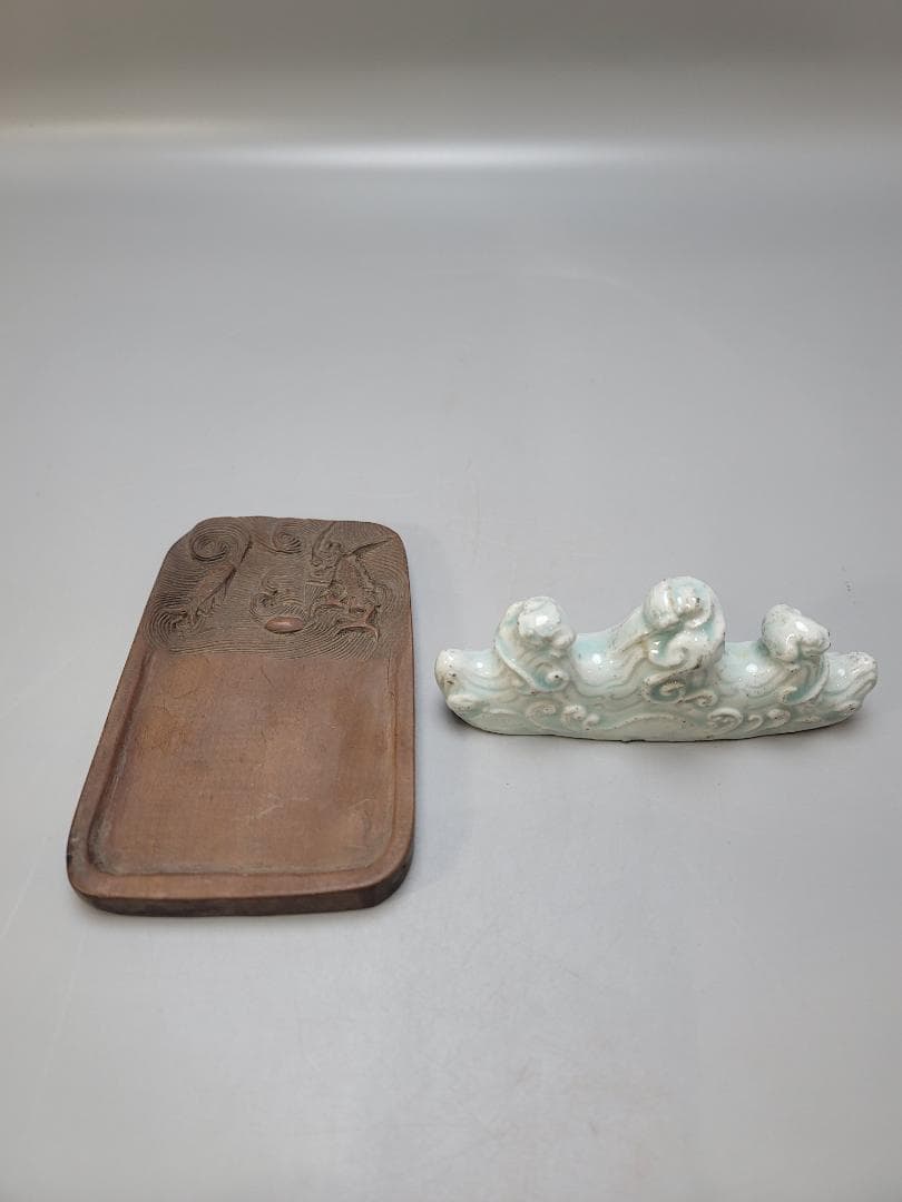中国美術 文房具 青白磁 筆架 木彫龍 硯 二件