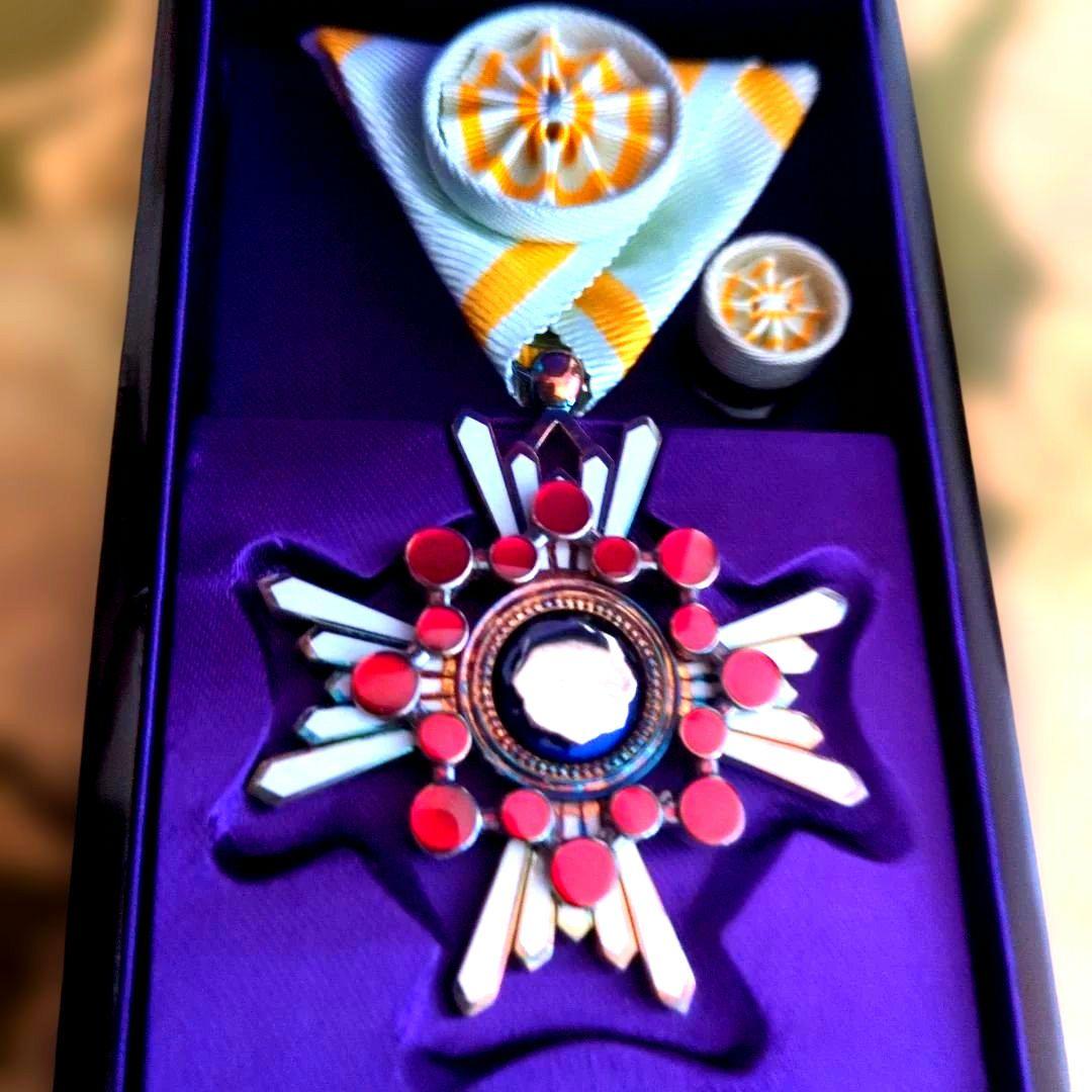 【美品】勲四等 瑞宝章 塗共箱・略綬付き
