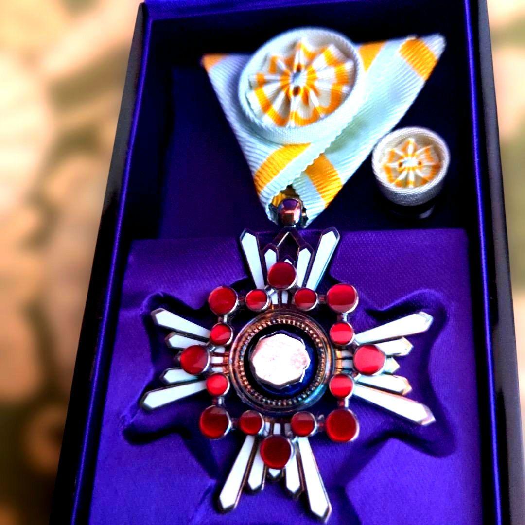 【美品】勲四等 瑞宝章 塗共箱・略綬付き