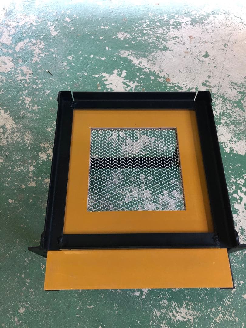 日本蜜蜂 重箱用持ち上げ機対応巣箱台 メッシュ底板セット 29cm用