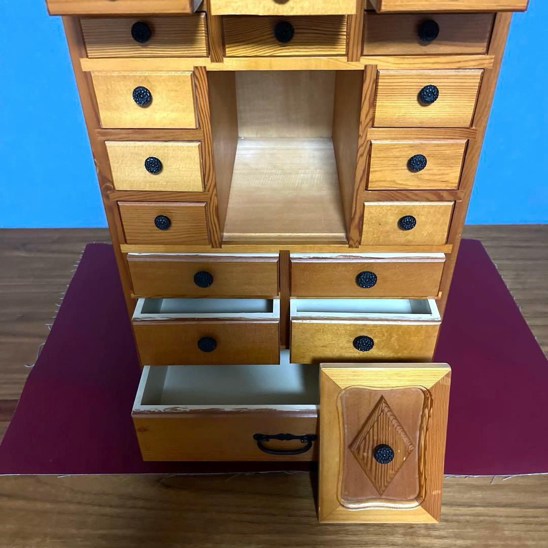 『小物入れ』22個　多段引き出しキャビネット　自然な木目仕上げ　薬棚薬箪笥