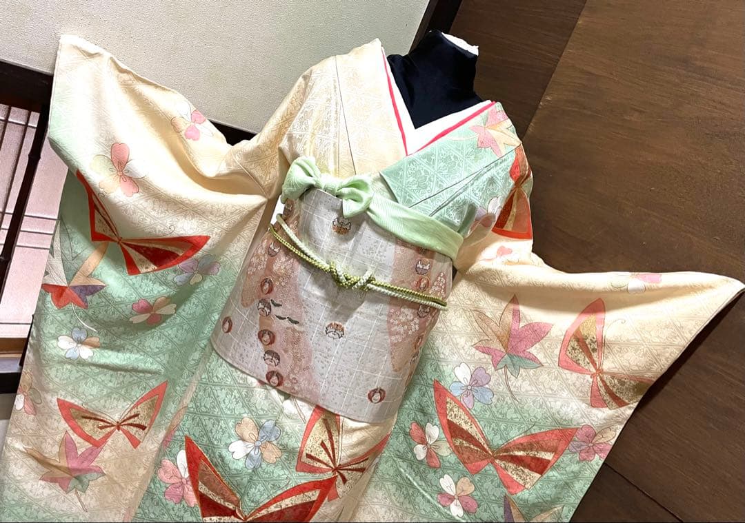 振袖フルセット6点サイズM〜Ｌ駒刺繍　花蝶文　暈し染め　金彩　正絹