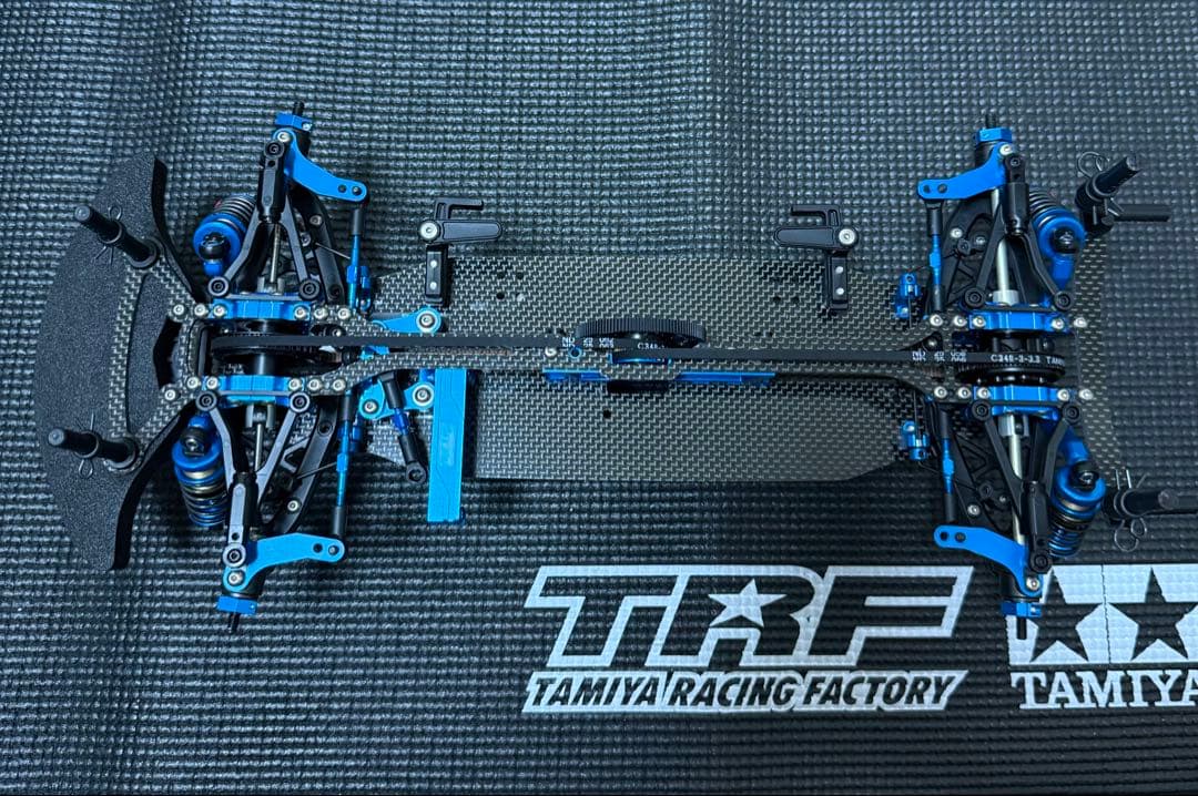 タミヤ　TRF421 (スペアパーツ付き)