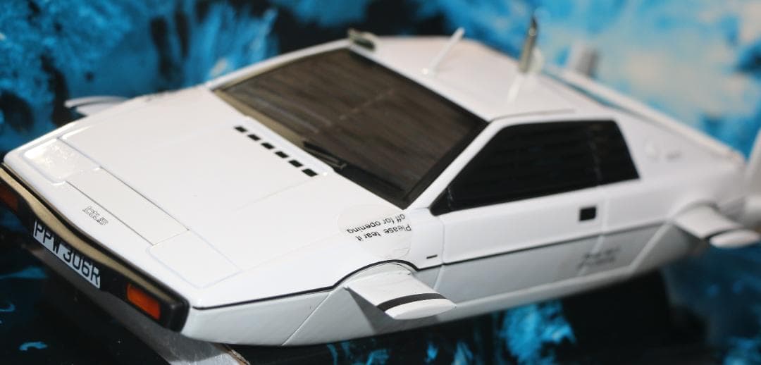 AUTOart ロータス・エスプリ　潜水モード　００７コレクション 1/18