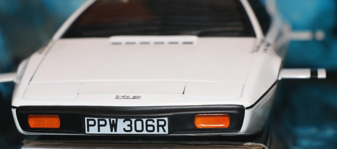 AUTOart ロータス・エスプリ　潜水モード　００７コレクション 1/18