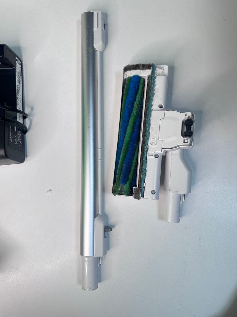 シャープコードレススティック掃除機RACTIVE Air EC-SR8-W