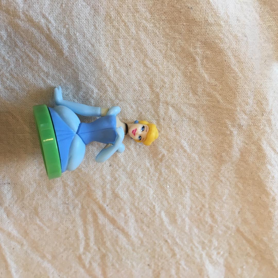 フィギュア シンデレラ チョコエッグ ガラス靴無し