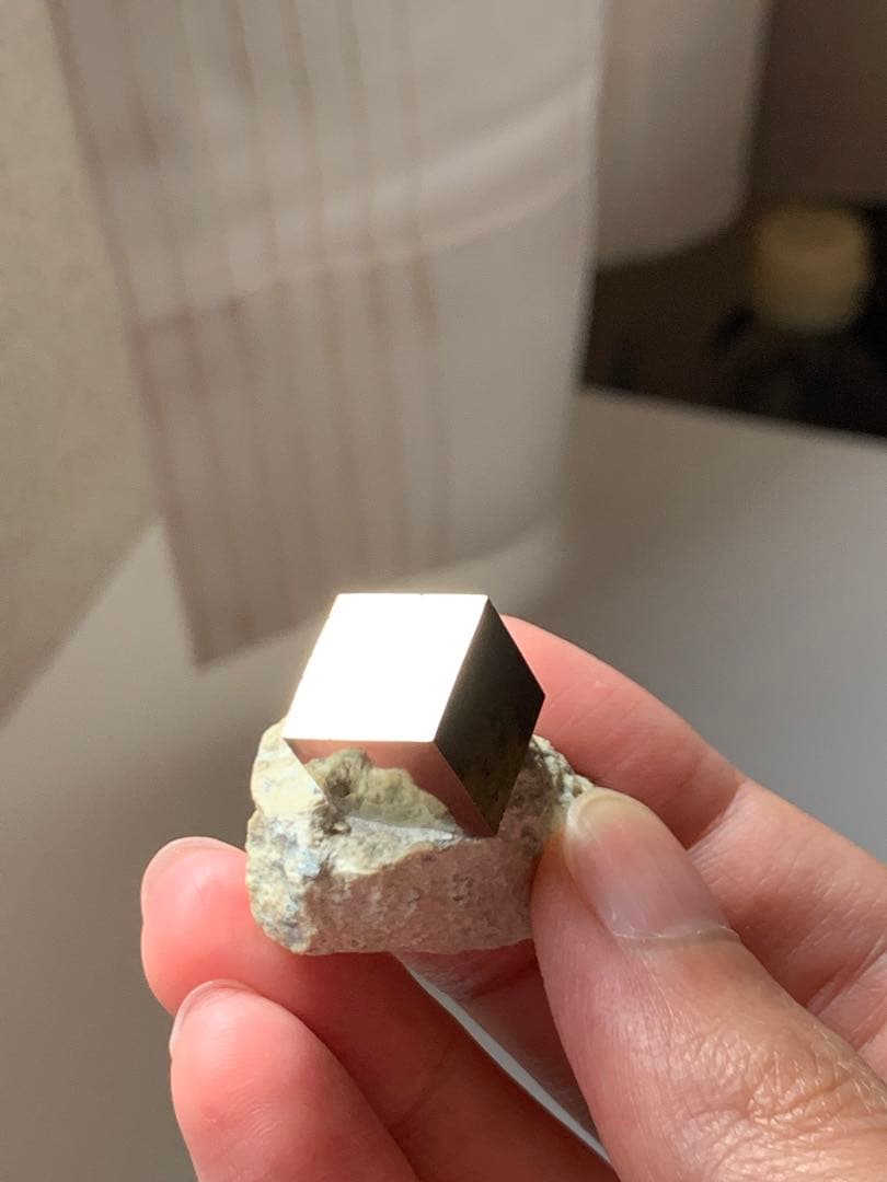 最上級！　パイライト　キューブ型原石　黄鉄鉱　鉱物標本　珍品　水石　根付　翡翠