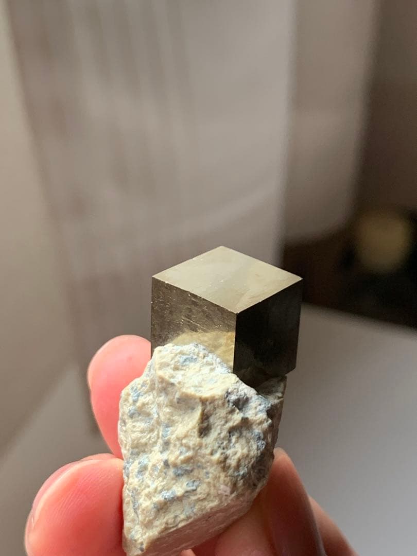 最上級！　パイライト　キューブ型原石　黄鉄鉱　鉱物標本　珍品　水石　根付　翡翠