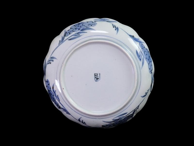 古伊万里　染付　菊花四方襷紋に若松の図　６寸皿　A361A-fbva