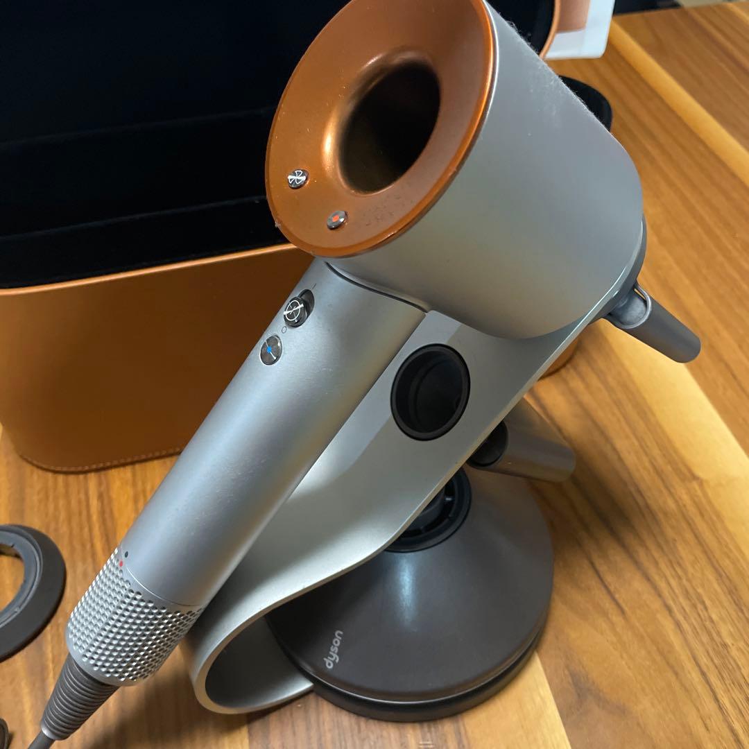 ダイソンドライヤーのアタッチメント　スタンド　ケースセット