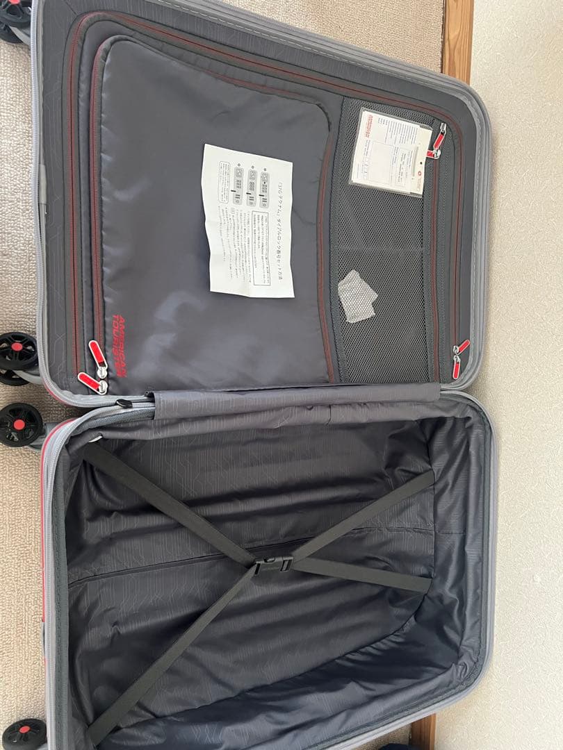 American Tourister 新品未使用 シルバー キャリーケース 中型