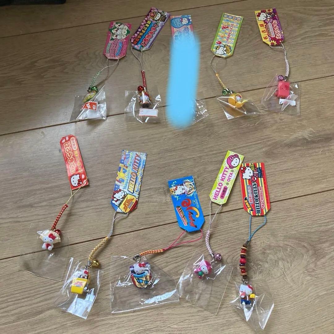 ハローキティご当地ストラップ&タオル約64点