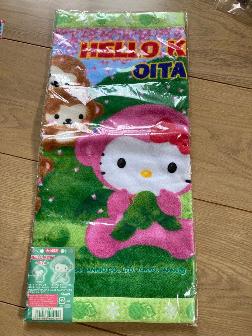 ハローキティご当地ストラップ&タオル約64点